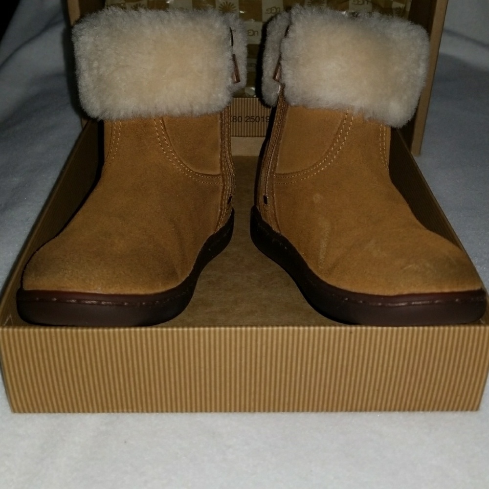 GIRL'S UGG BOOTS - Picture 4 of 4